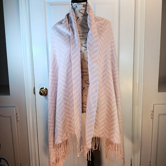 NWT Indigo Herringbone Wrap Shawl Scarf Soft Knit Pink Cream Women's OS - Picture 6 of 15